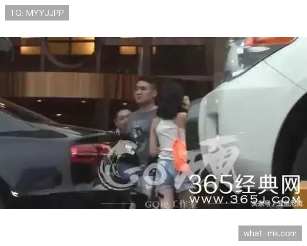 余依婷临出门还嚼泡面，手拎的包都能买辆车，我的穷酸感瞬间上线